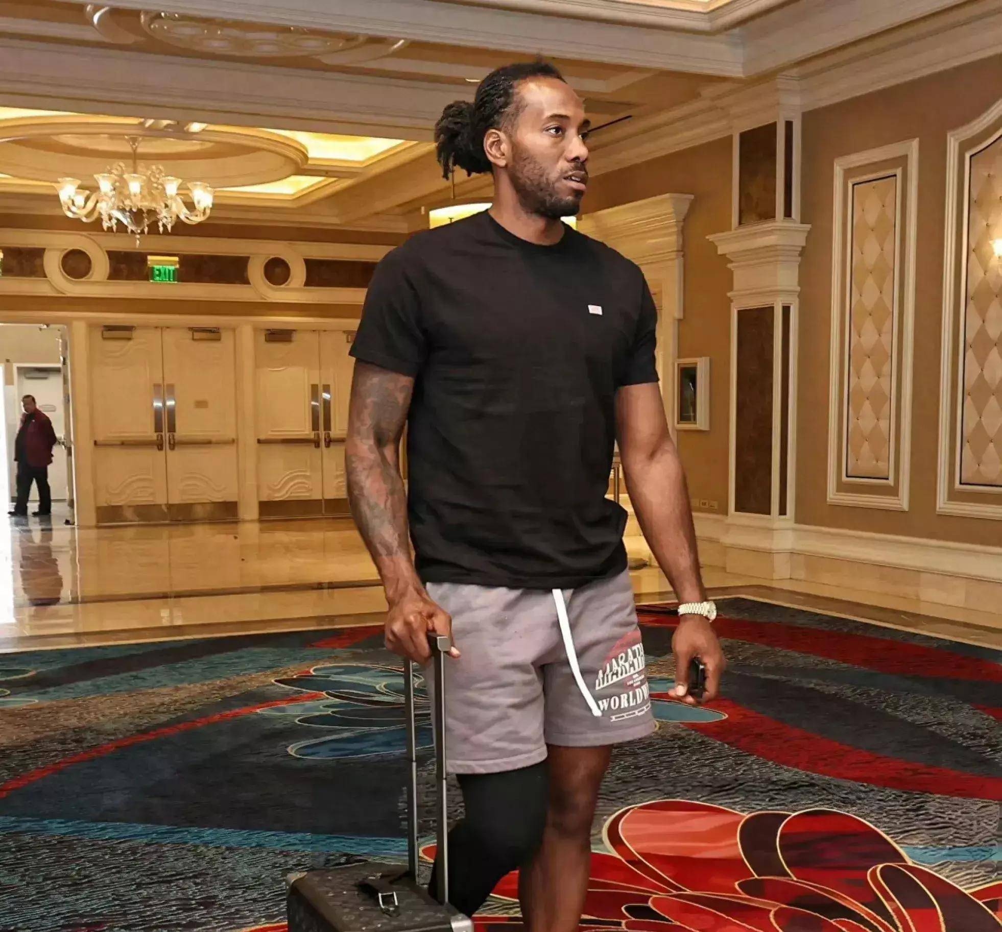 弗兰·加西亚两黄被罚下，阿隆索怒吼：别给我添乱！（弗兰·加西亚两黄变红遭逐，阿隆索怒吼：别再添乱！）