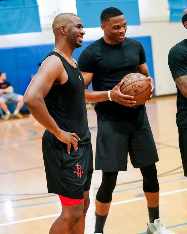 埃贝尔：戴维斯复出值得庆祝，格纳布里续约进展非常顺利（埃贝尔：戴维斯回归令人欣喜，格纳布里续约进展顺利）