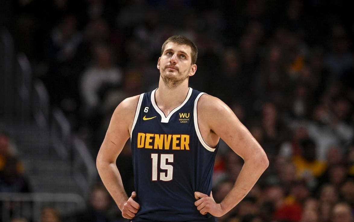 弗兰克：哈维·西蒙斯已处于最佳状态，热刺正逐渐步入正轨（弗兰克称哈维·西蒙斯已达巅峰状态，热刺正渐入佳境）