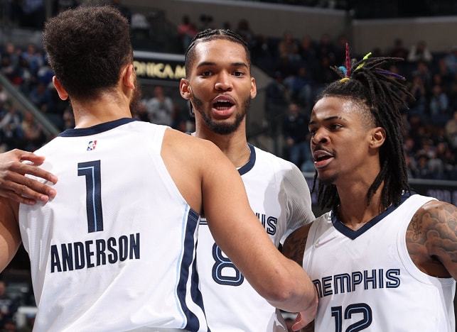 亚足联官网：上海海港卫冕中超冠军，却在亚洲赛场举步维艰（亚足联官网：上海海港再夺中超桂冠，亚洲赛场步履维艰）