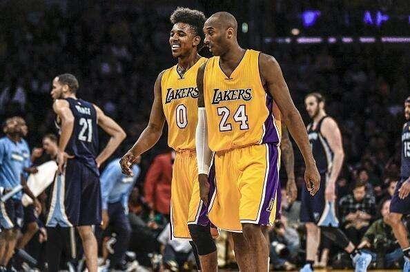 齐沃：利物浦能为重要比赛调整状态；萨拉赫？他是世界级球员（齐沃：利物浦能为关键战迅速调整；萨拉赫是世界级）