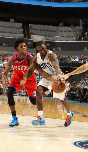 亨利批萨拉赫：此类事情不应公开谈论，我在巴萨时就没这么干（亨利质疑萨拉赫：这类事不该公开，我在巴萨从未这样做）